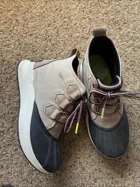 Sorel Out N About III Classic Boots Women's 7.5 Taupe Nubuck Waterproof Duck